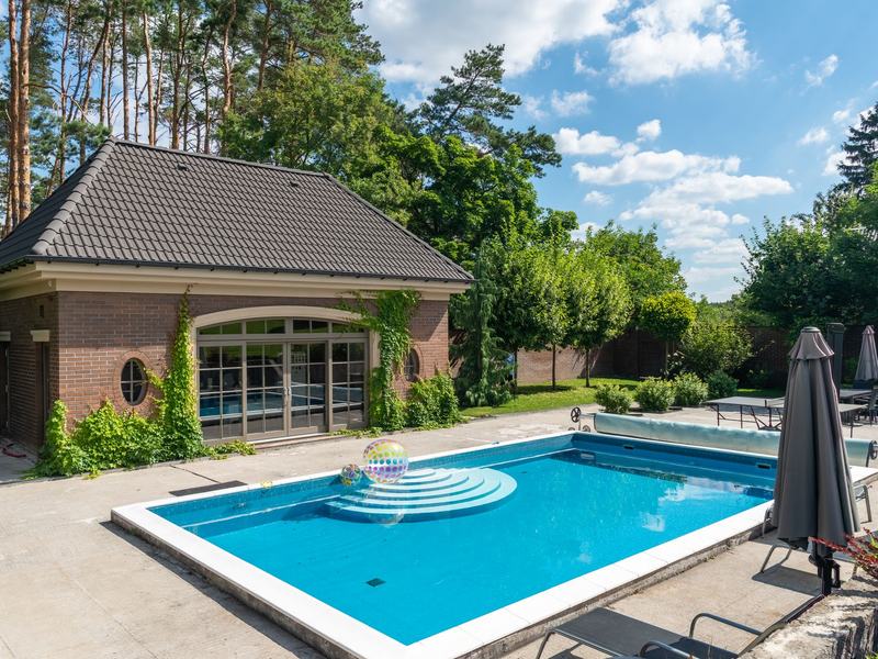Pool installers project in Des Moines, IA