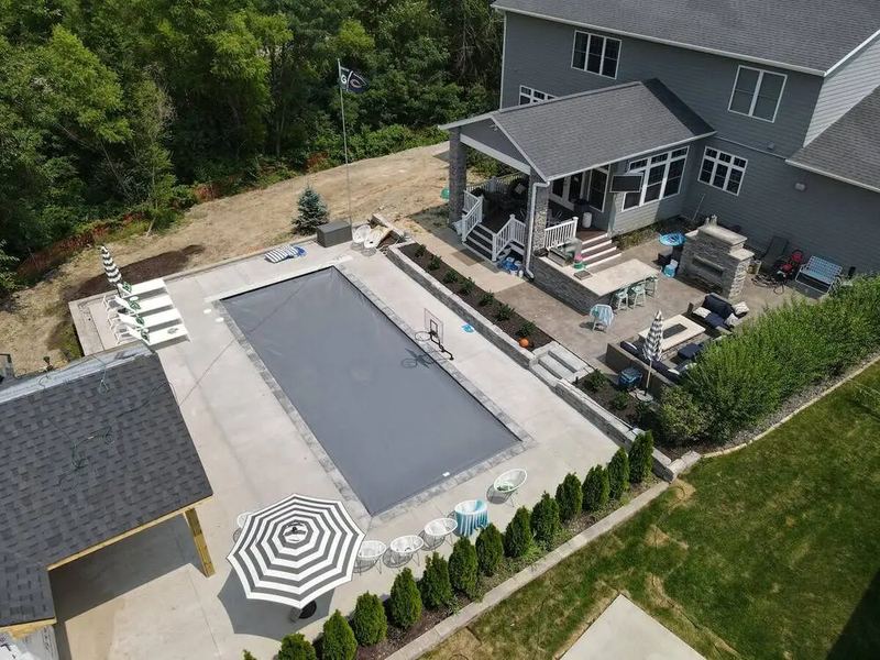 Pool installers job near Altoona, IA
